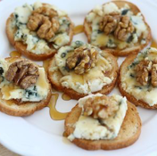 Toast au roquefort et noix